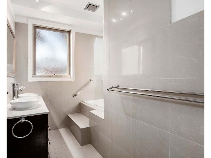 2/37 WILLESDEN Road, Hughesdale VIC 3166