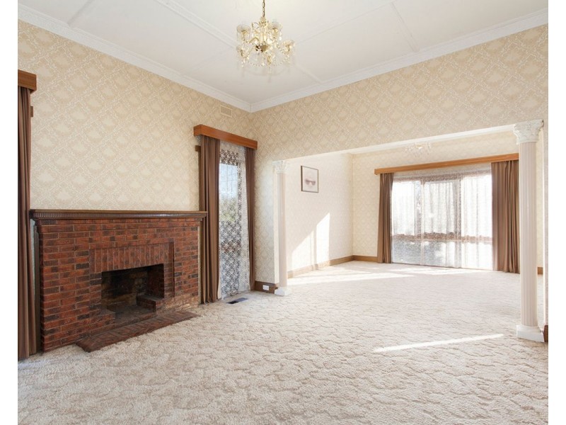 42 Eleebana Avenue, Hughesdale VIC 3166