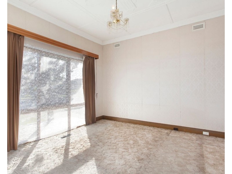 42 Eleebana Avenue, Hughesdale VIC 3166