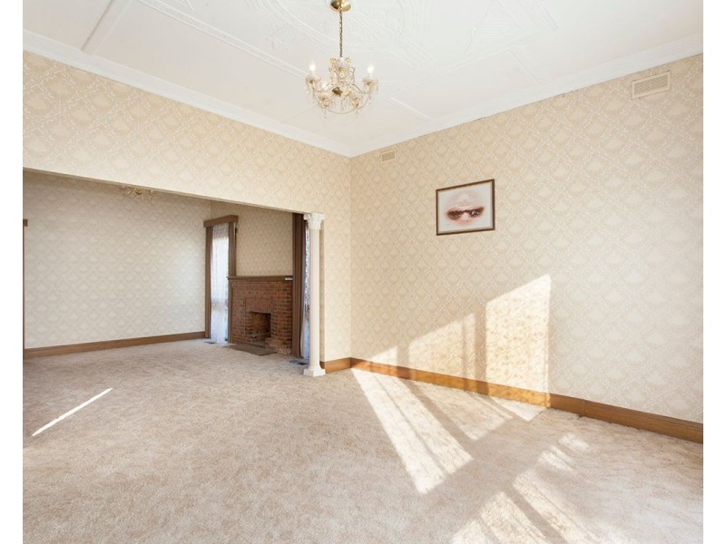 42 Eleebana Avenue, Hughesdale VIC 3166