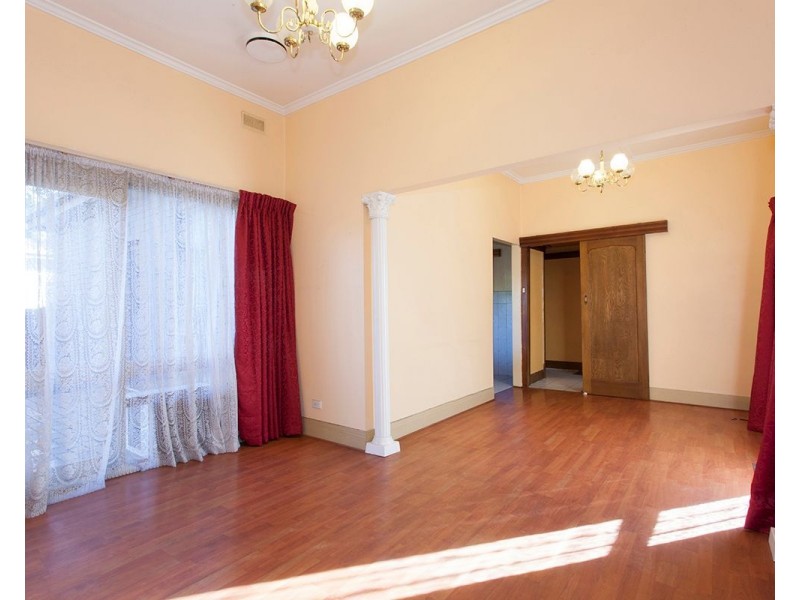 42 Eleebana Avenue, Hughesdale VIC 3166