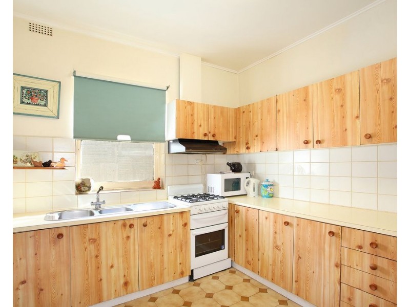 126 Kangaroo Road, Hughesdale VIC 3166