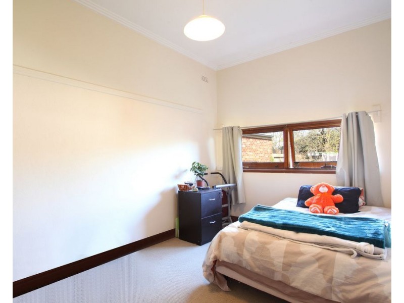 126 Kangaroo Road, Hughesdale VIC 3166