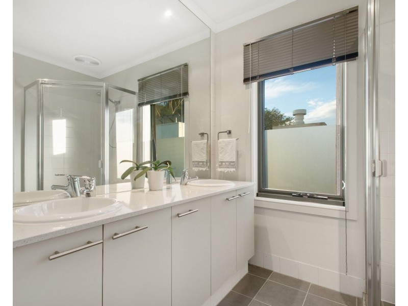 6 Cypress Point Parade, Heatherton VIC 3202