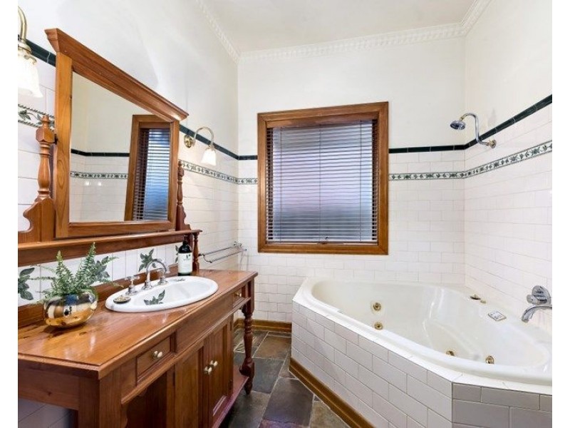 48 Blackwood Street, Carnegie VIC 3163