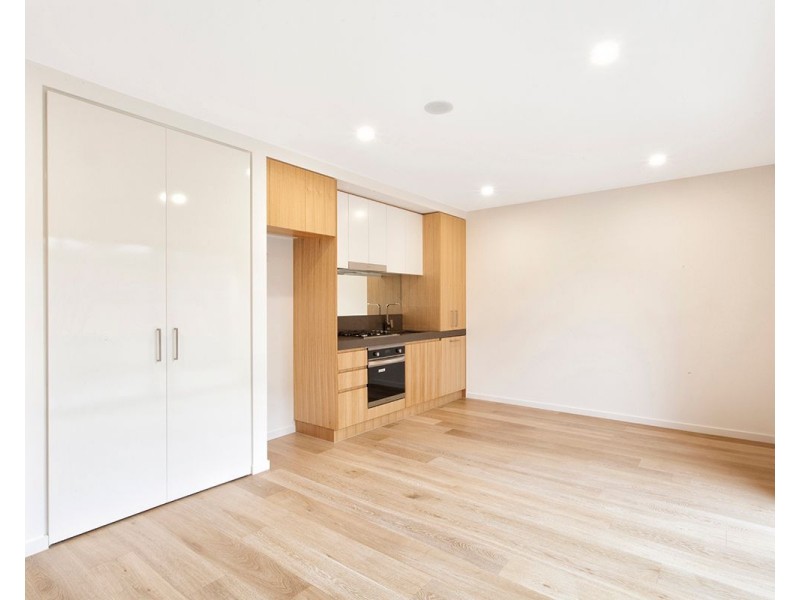 4/6 Kokaribb Road, Carnegie VIC 3163