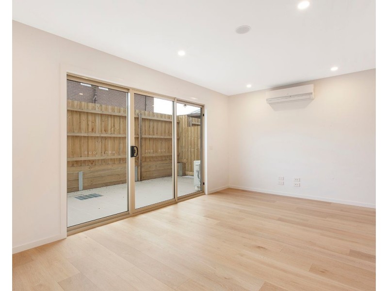 4/6 Kokaribb Road, Carnegie VIC 3163