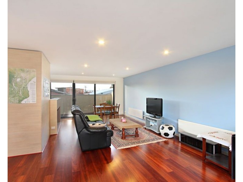 4/31 Kokaribb Road, Carnegie VIC 3163