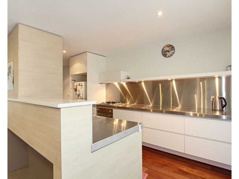 4/31 Kokaribb Road, Carnegie VIC 3163