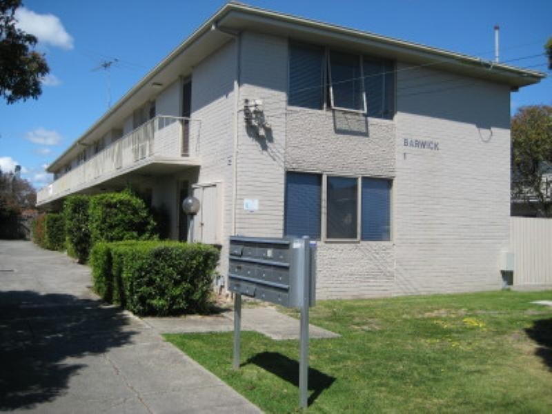 2/1 Kokaribb Road, Carnegie VIC 3163