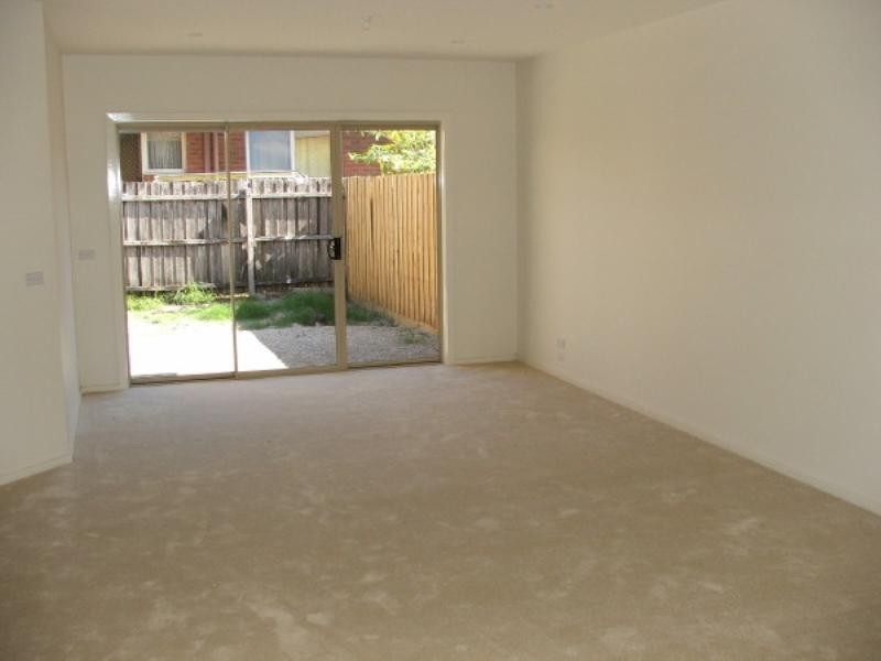 2/108 Haughton Road, Oakleigh VIC 3166