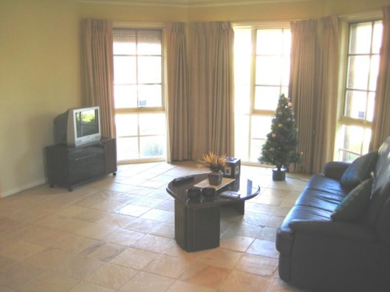 1 Park View Drive, Carnegie VIC 3163