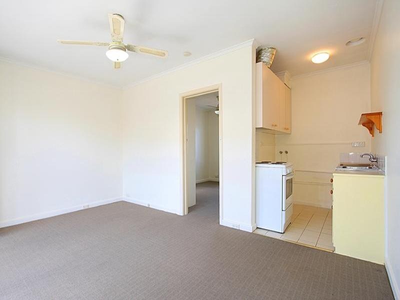 9/16 Kokaribb Road, Carnegie VIC 3163