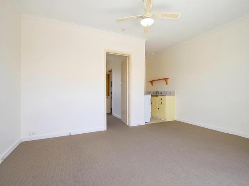 9/16 Kokaribb Road, Carnegie VIC 3163