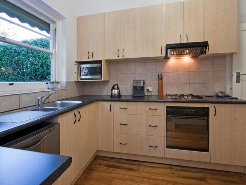 2 Poplar Grove, Carnegie VIC 3163