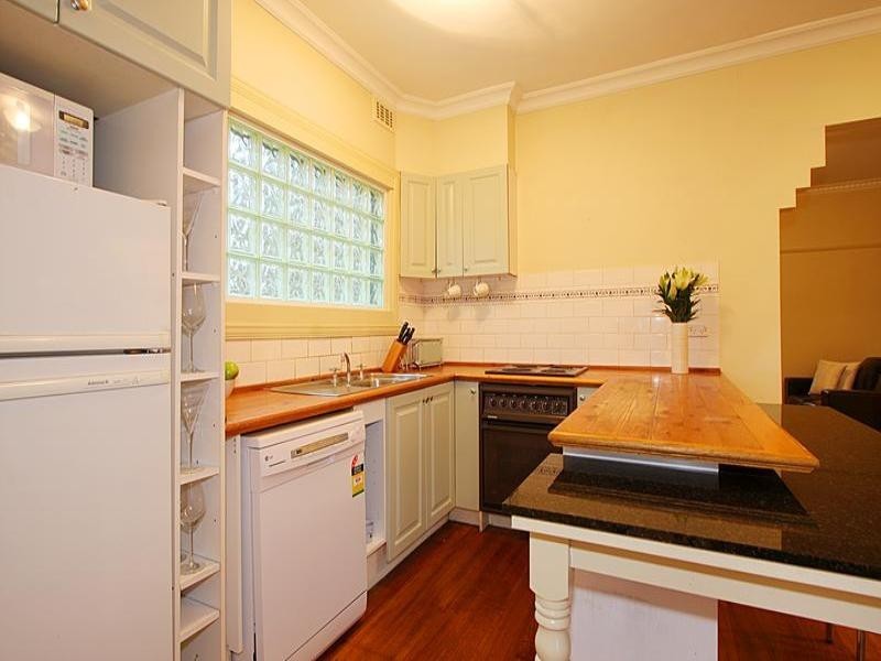 1/2 Kalymna Grove, Chadstone VIC 3148