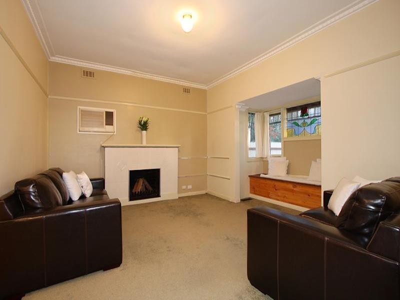 1/2 Kalymna Grove, Chadstone VIC 3148