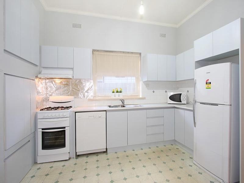 33 Paddington Road, Hughesdale VIC 3166