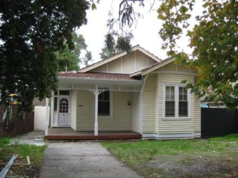 31 Leamington Crescent, Caulfield East VIC 3145