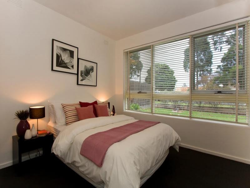 2/106 Mimosa Road, Carnegie VIC 3163