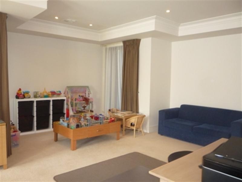 33 Winston Way, Murrumbeena VIC 3163