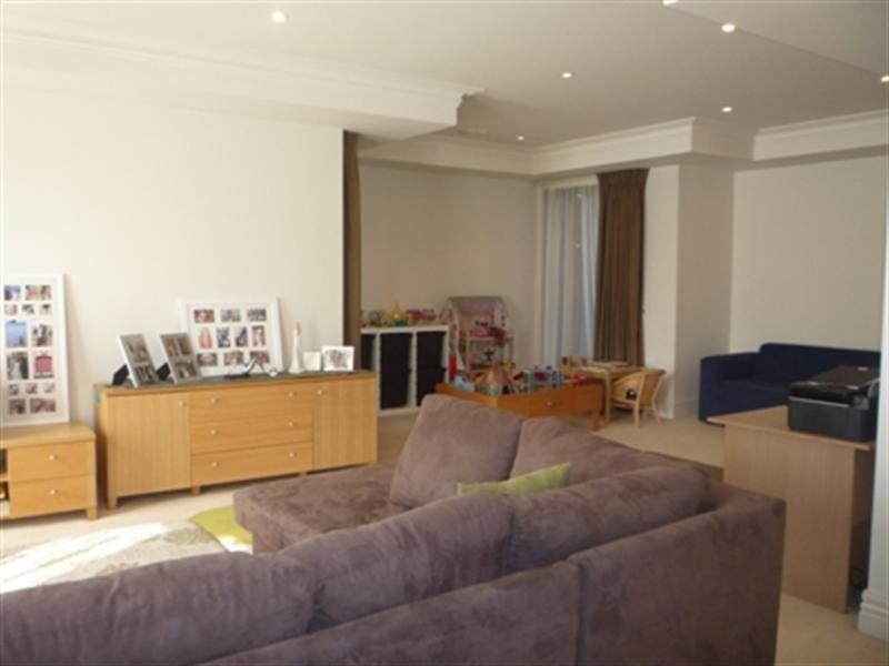 33 Winston Way, Murrumbeena VIC 3163