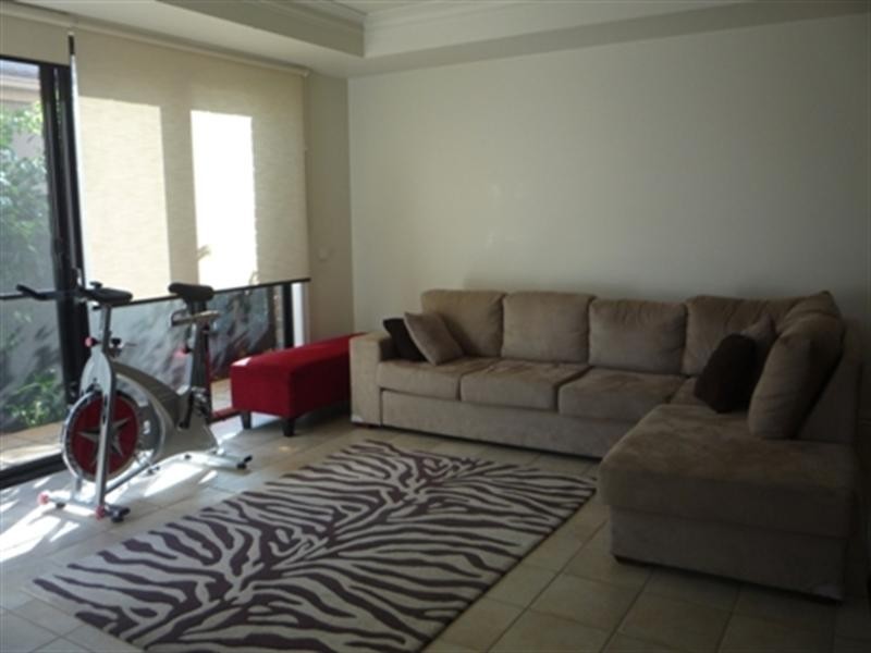 33 Winston Way, Murrumbeena VIC 3163