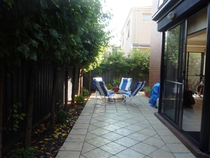 33 Winston Way, Murrumbeena VIC 3163