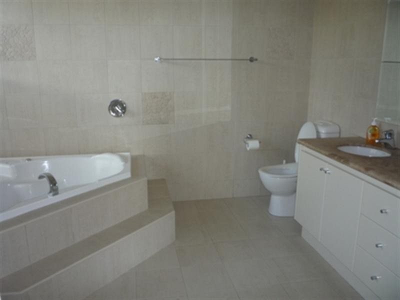 33 Winston Way, Murrumbeena VIC 3163