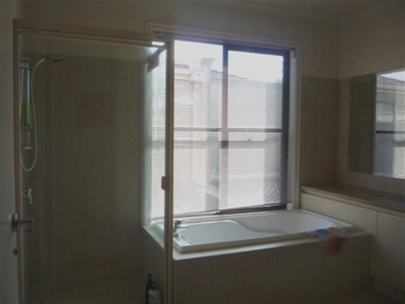 33 Winston Way, Murrumbeena VIC 3163