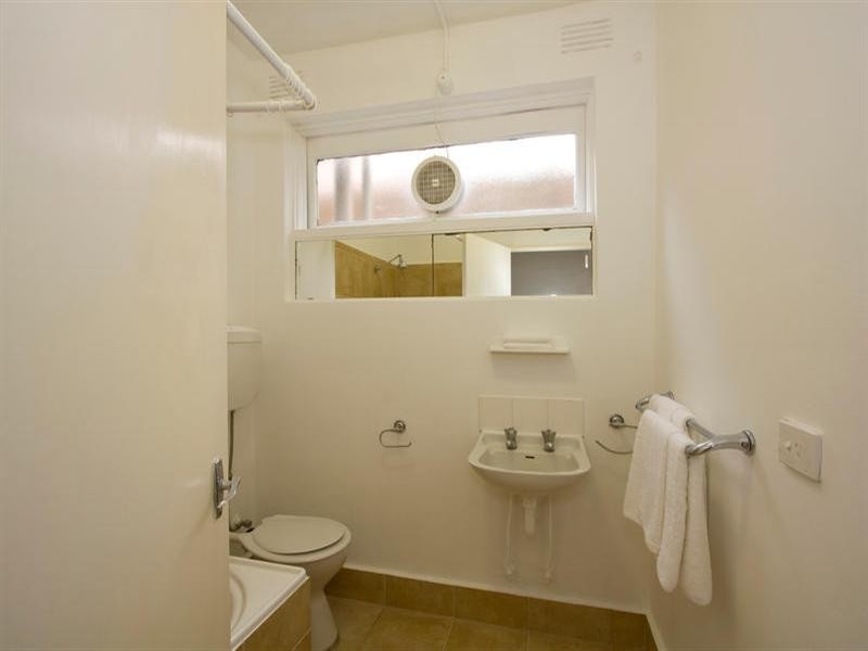 2/106 Mimosa Road, Carnegie VIC 3163