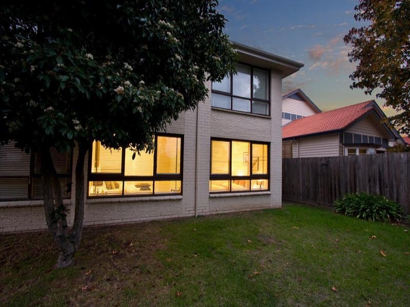 2/106 Mimosa Road, Carnegie VIC 3163