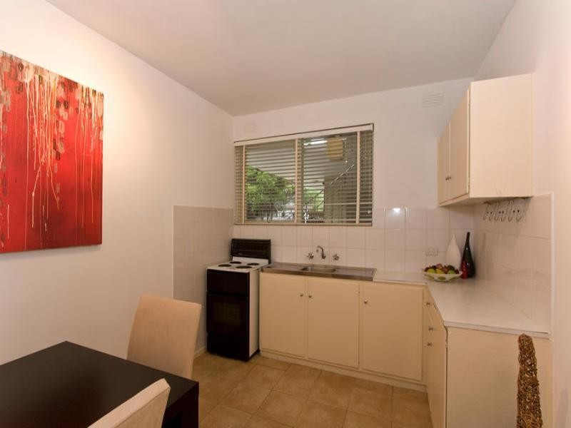 2/106 Mimosa Road, Carnegie VIC 3163