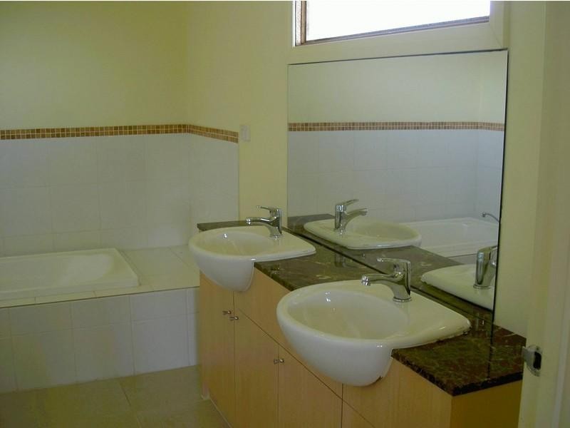 1/7 Bletchley Road, Hughesdale VIC 3166