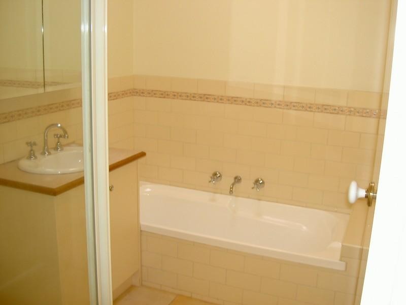 8B Yendon Road, Carnegie VIC 3163