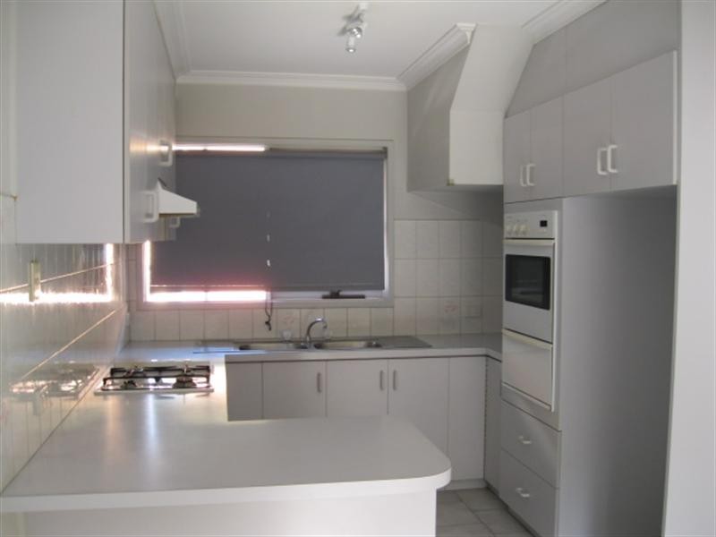 4/10 Palmerston Grove, Oakleigh VIC 3166