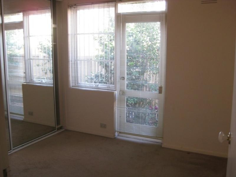 2/17 Moama Road, Malvern East VIC 3145