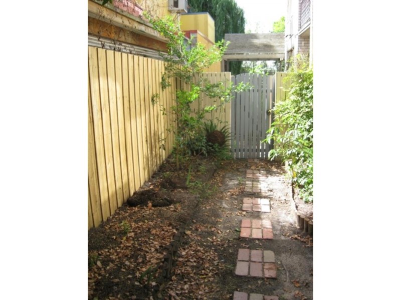 2/17 Moama Road, Malvern East VIC 3145