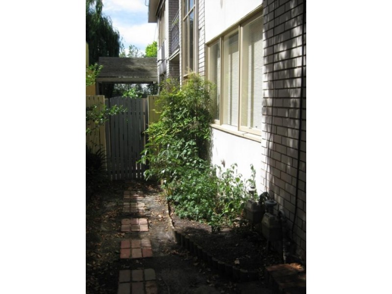 2/17 Moama Road, Malvern East VIC 3145