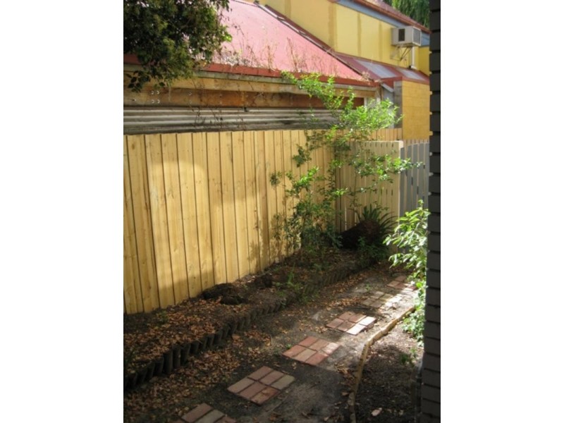 2/17 Moama Road, Malvern East VIC 3145