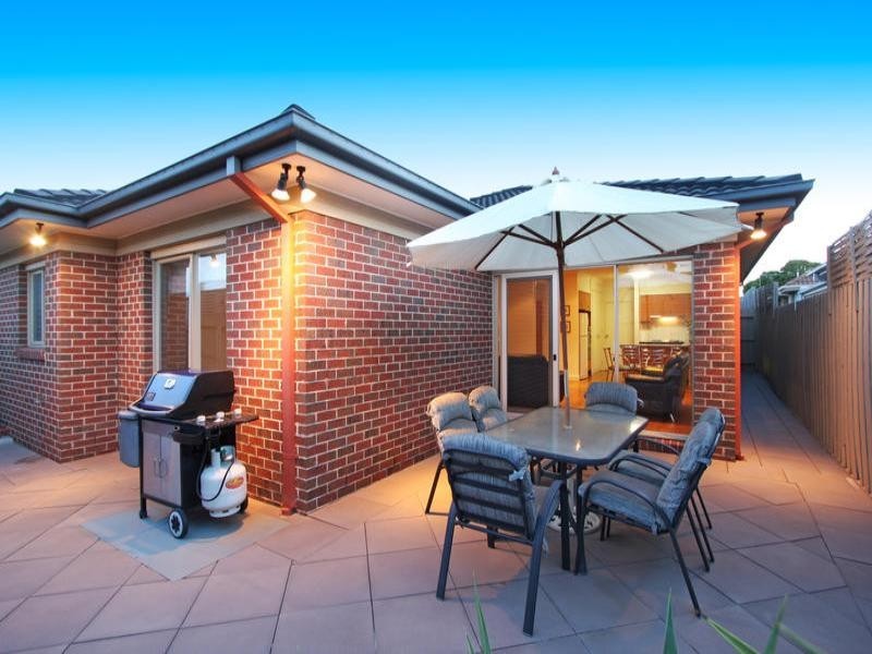 2/11 Wallace Avenue, Murrumbeena VIC 3163