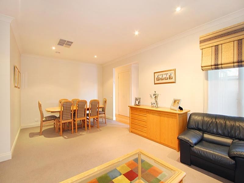 2/11 Wallace Avenue, Murrumbeena VIC 3163