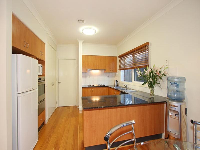 2/11 Wallace Avenue, Murrumbeena VIC 3163