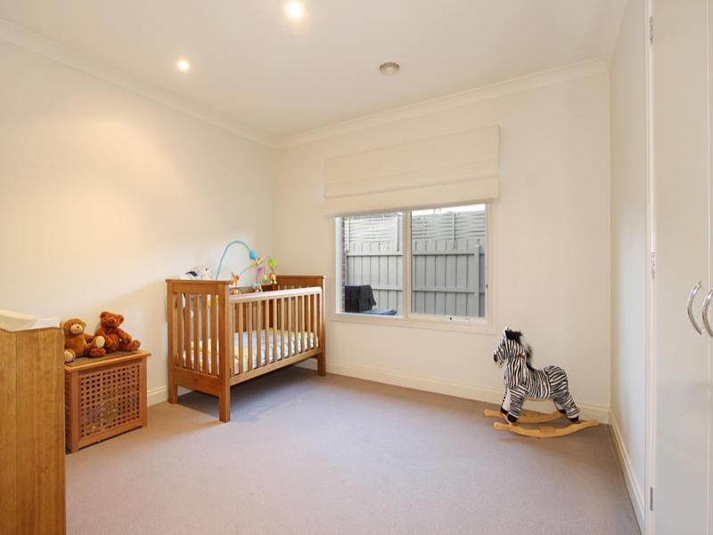 2/11 Wallace Avenue, Murrumbeena VIC 3163