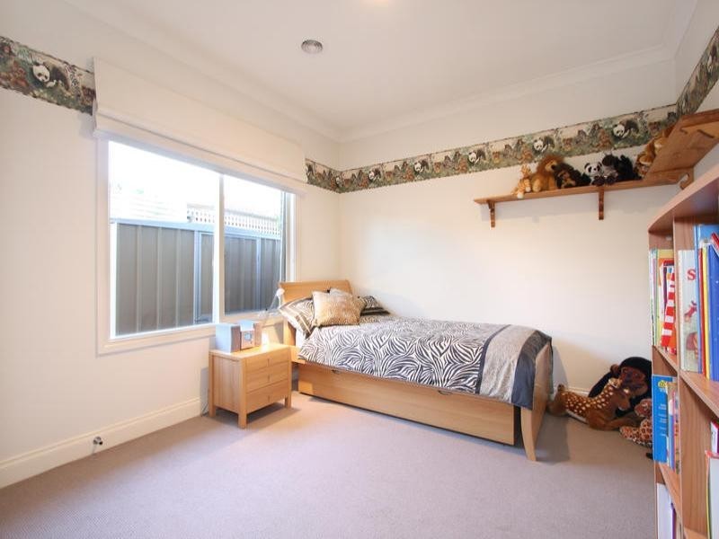 2/11 Wallace Avenue, Murrumbeena VIC 3163