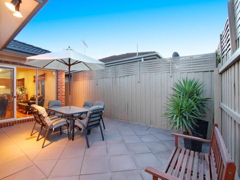 2/11 Wallace Avenue, Murrumbeena VIC 3163