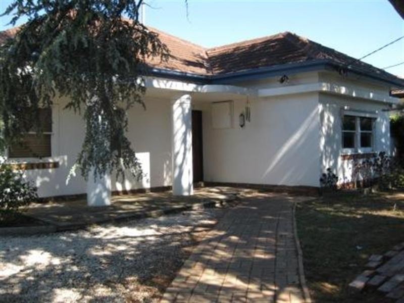 15 Moira Avenue, Carnegie VIC 3163