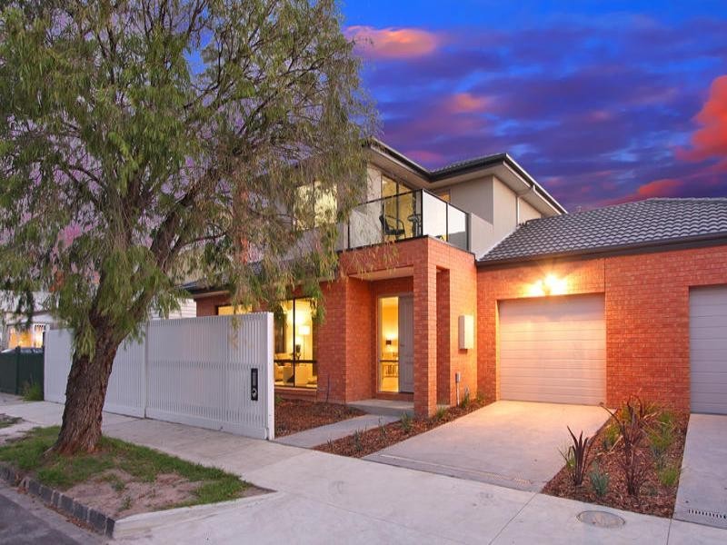 2A Holywood Grove, Carnegie VIC 3163