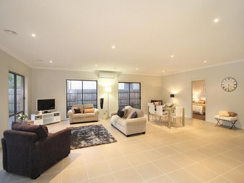 2A Holywood Grove, Carnegie VIC 3163