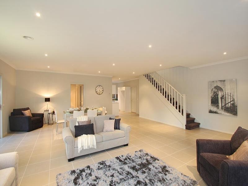 2A Holywood Grove, Carnegie VIC 3163